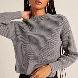Abercrombie Wedge Crew Sweater in Grey